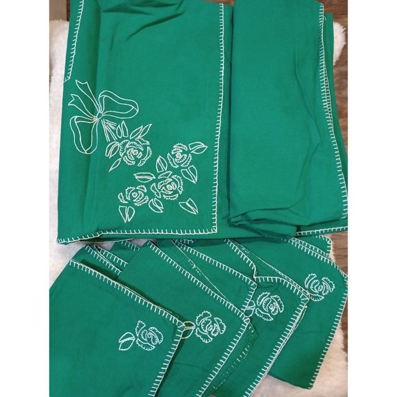 Vintage Table cloth and matching napkins Holiday Linines - Picture 1 of 8